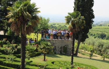 Villa Spinosa welcomes her friends
